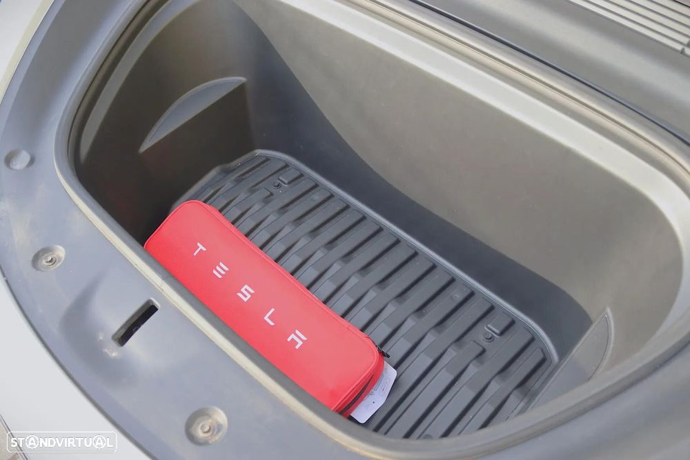 Tesla Model Y Long Range Dual Motor AWD - 26