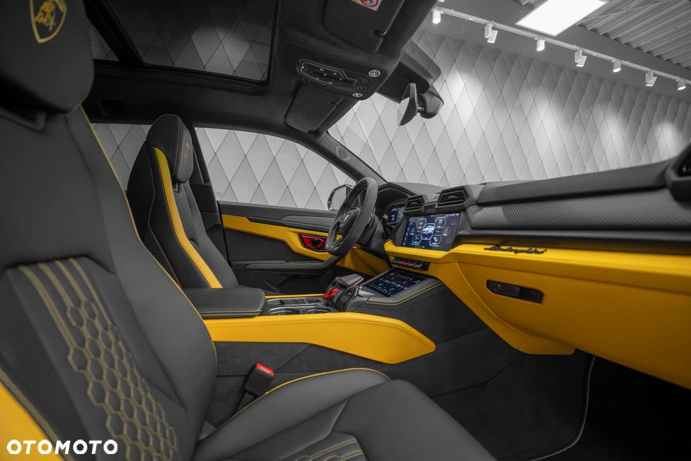Lamborghini Urus - 12