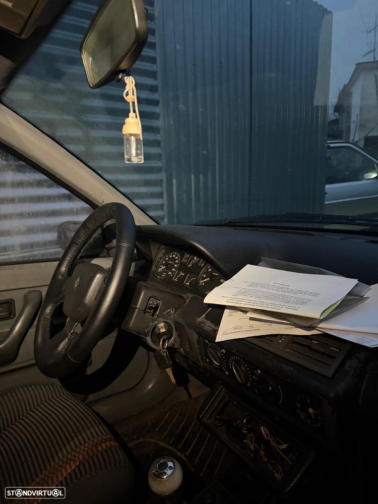 Renault Clio 1.9 RT - 3