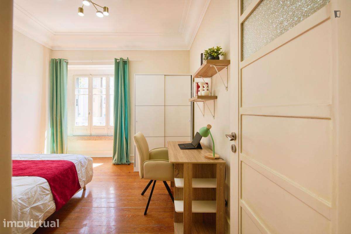 Quarto - localizado em Alameda Lisbon - Grande imagem: 2/34