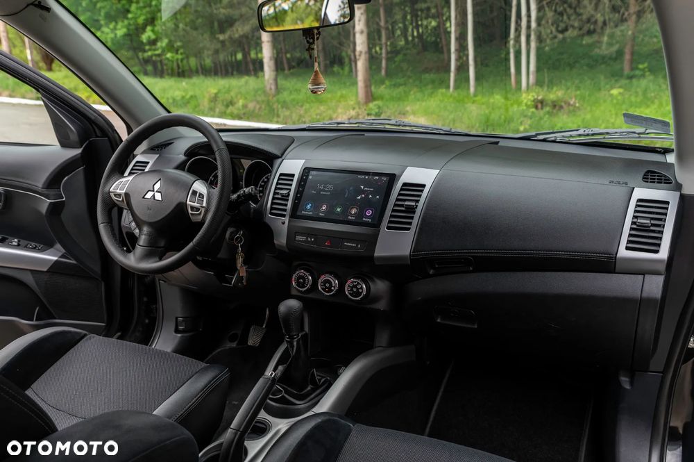 Mitsubishi Outlander - 26