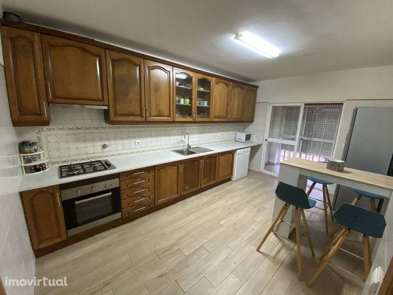 Apartamento t2 restaurado em peniche em zona calma e  bem localizada - Grande imagem: 2/11