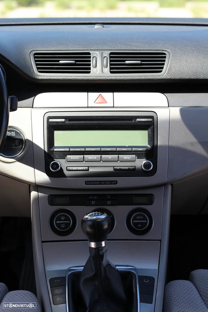 VW Passat Variant 2.0 TDI Confortline - 11