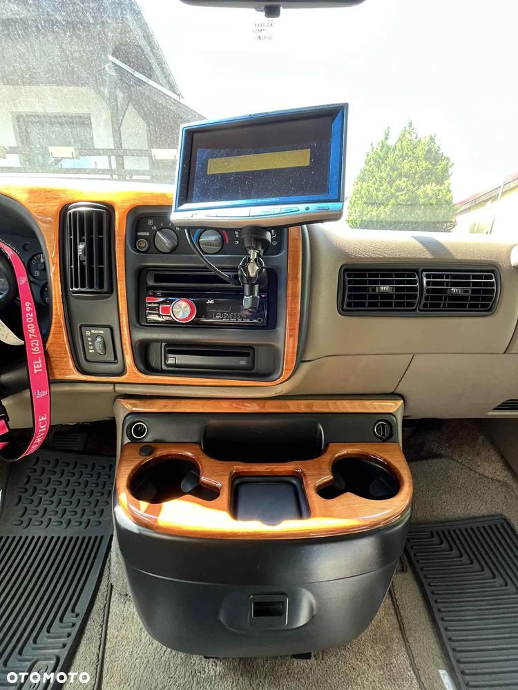 Chevrolet Express - 12