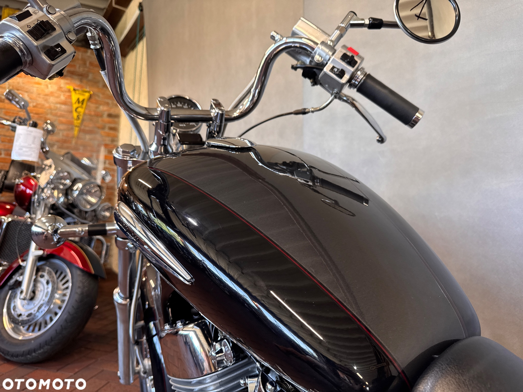 Suzuki Intruder - 11