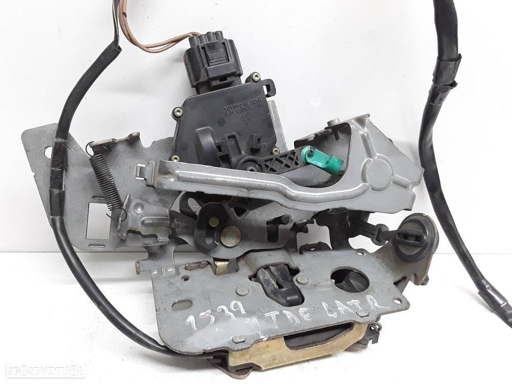 FECHADURA PORTA LATERAL DIREITA CHRYSLER VOYAGER IV 2002 -J41M7112 - 2