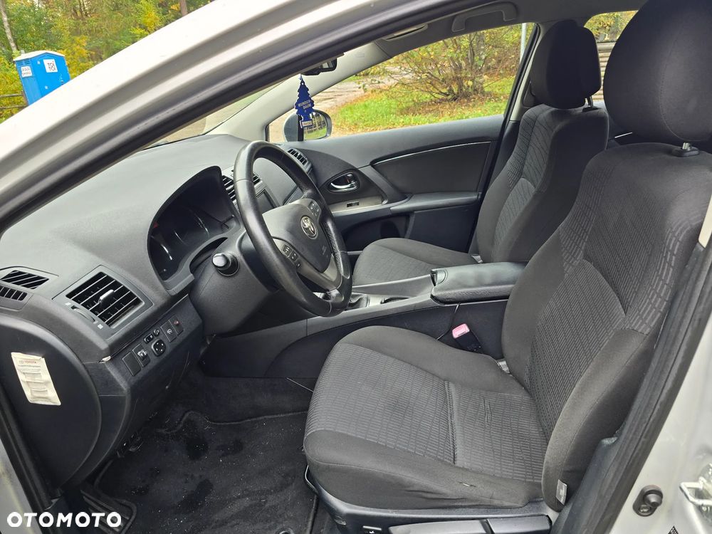 Toyota Avensis 2.0 D-4D - 11