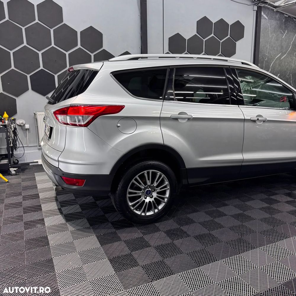Ford Kuga 2.0 TDCi Powershift 4WD Titanium - 3
