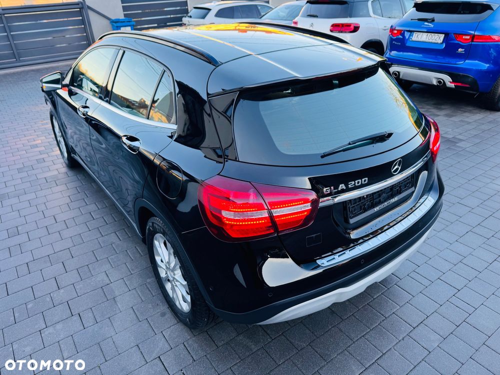 Mercedes-Benz GLA 200 7G-DCT UrbanStyle Edition - 8