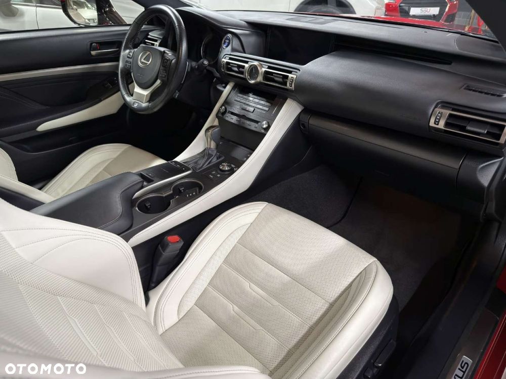 Lexus RC 300h F Sport - 32