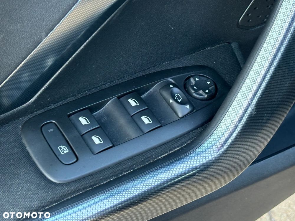 Peugeot 2008 BlueHDi 100 STOP & START Allure - 19