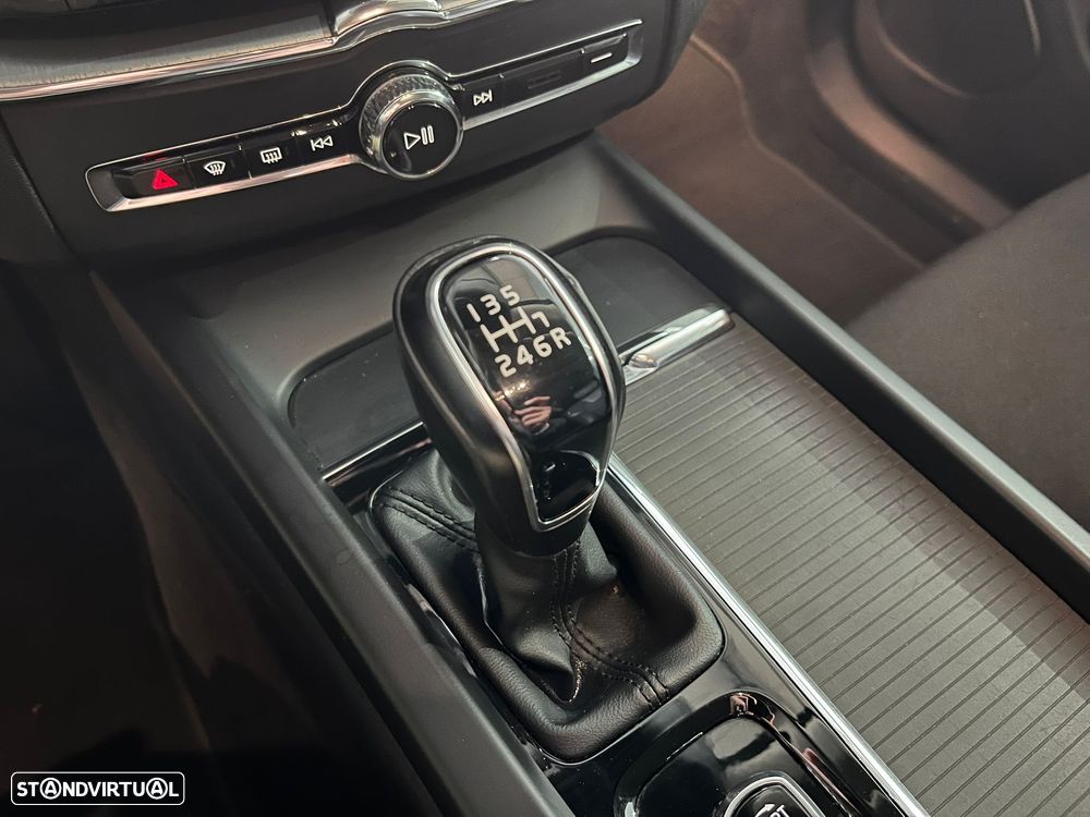 Volvo XC 60 2.0 D4 Momentum Plus - 19