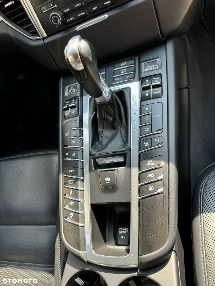 Porsche Macan - 24