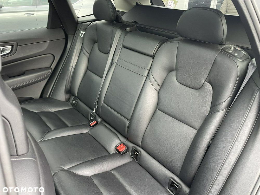 Volvo XC 60 T5 Momentum - 24