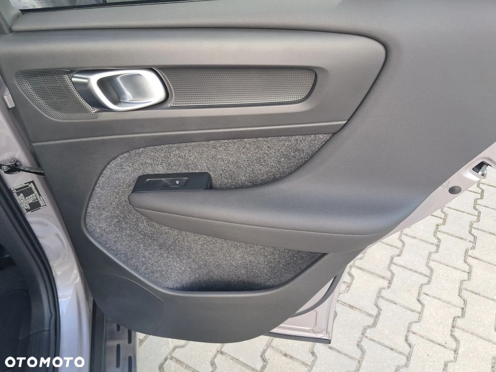 Volvo XC 40 B3 Plus Dark - 20
