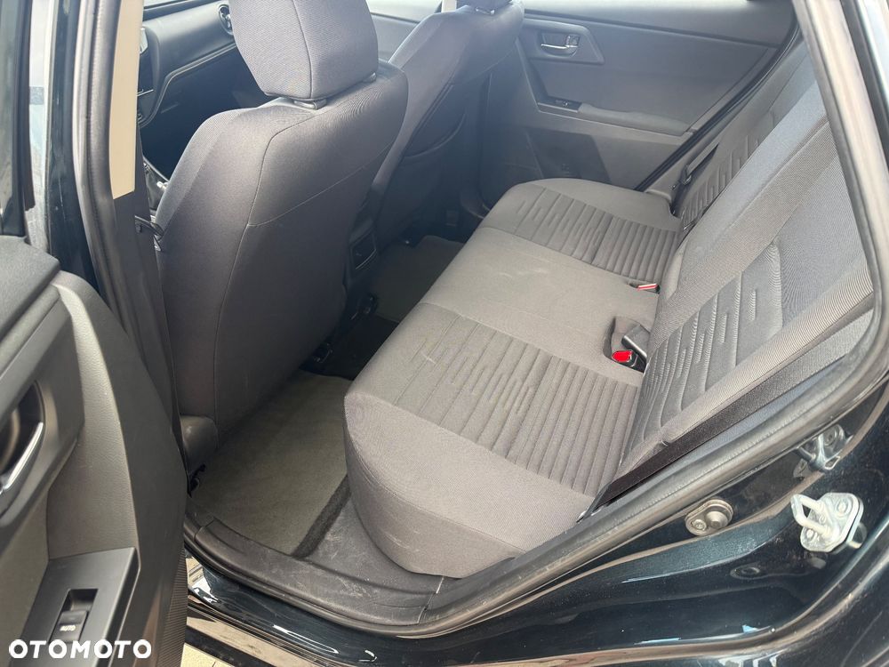 Toyota Auris - 13