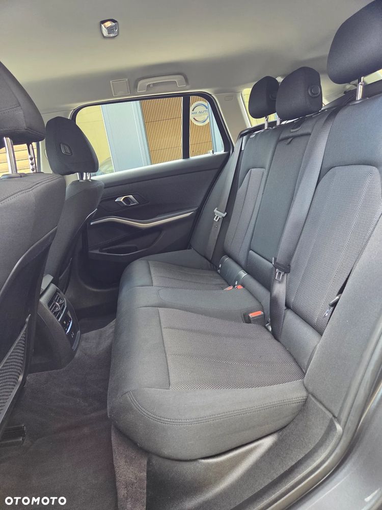 BMW Seria 3 320d xDrive Advantage - 17