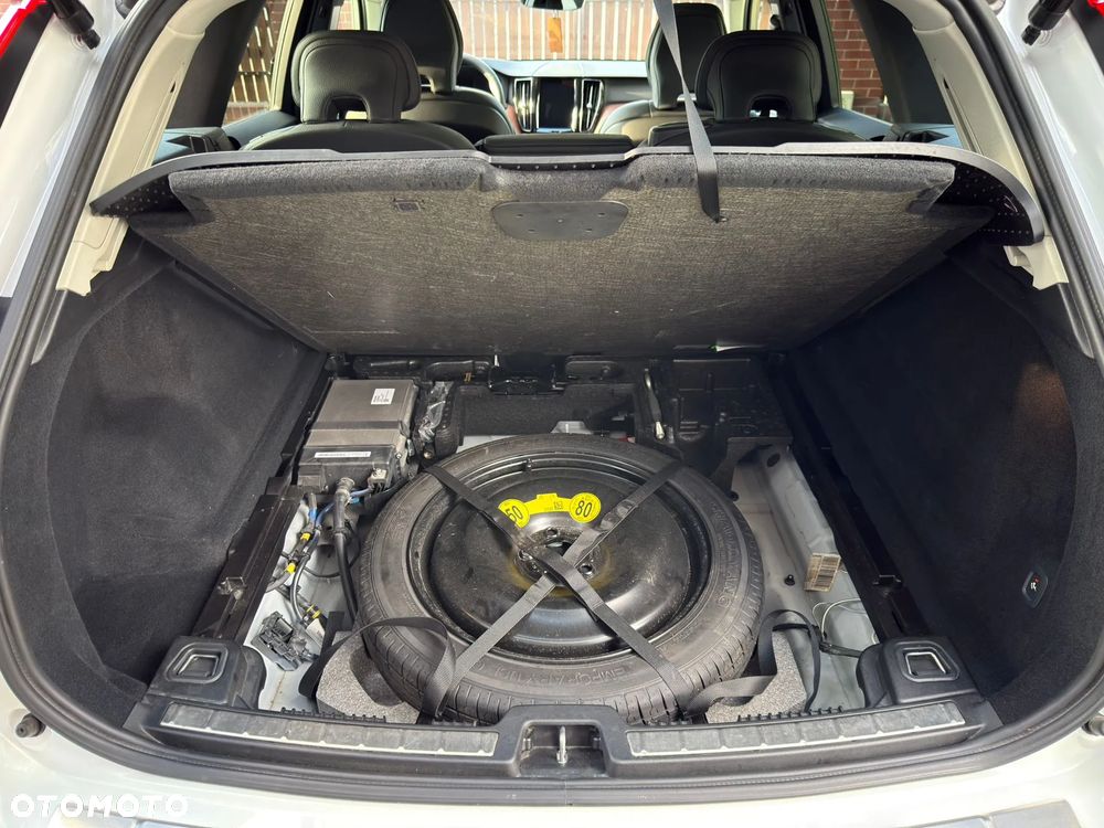 Volvo XC 60 B5 B AWD Plus Dark - 21