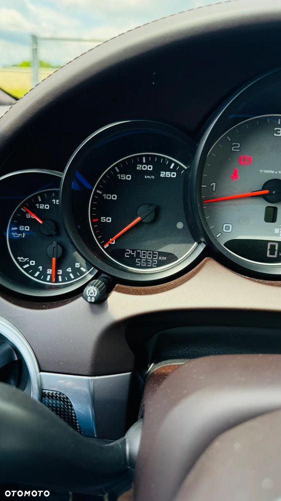 Porsche Cayenne S Diesel Platinum Edition - 16