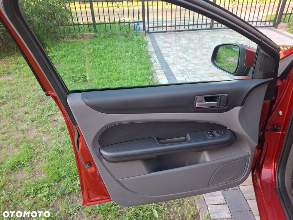 Ford Focus 1.6 16V Connection - 23