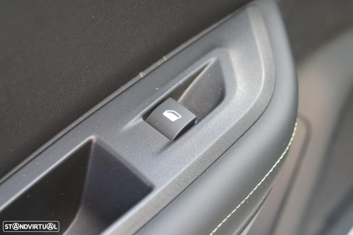Peugeot e-2008 50 kWh GT - 16