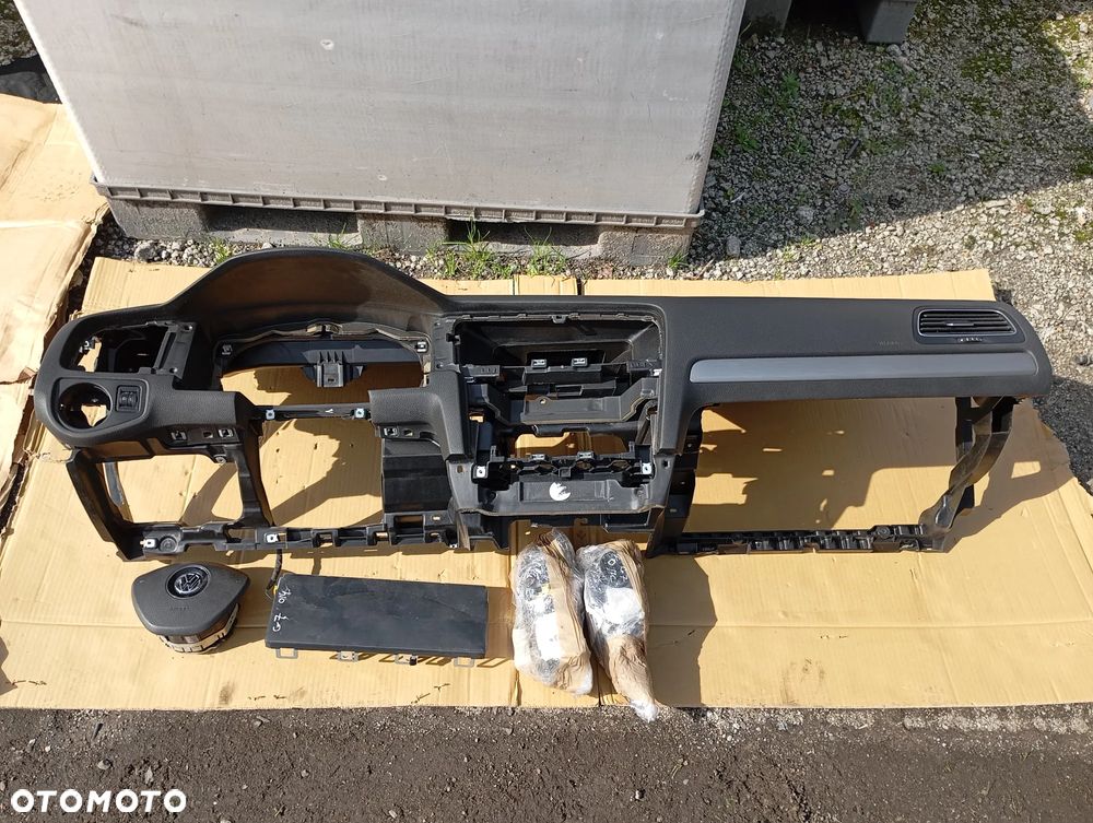 DESKA KONSOLA AIRBAG PASY KOMPLET VW GOLF 7 VII