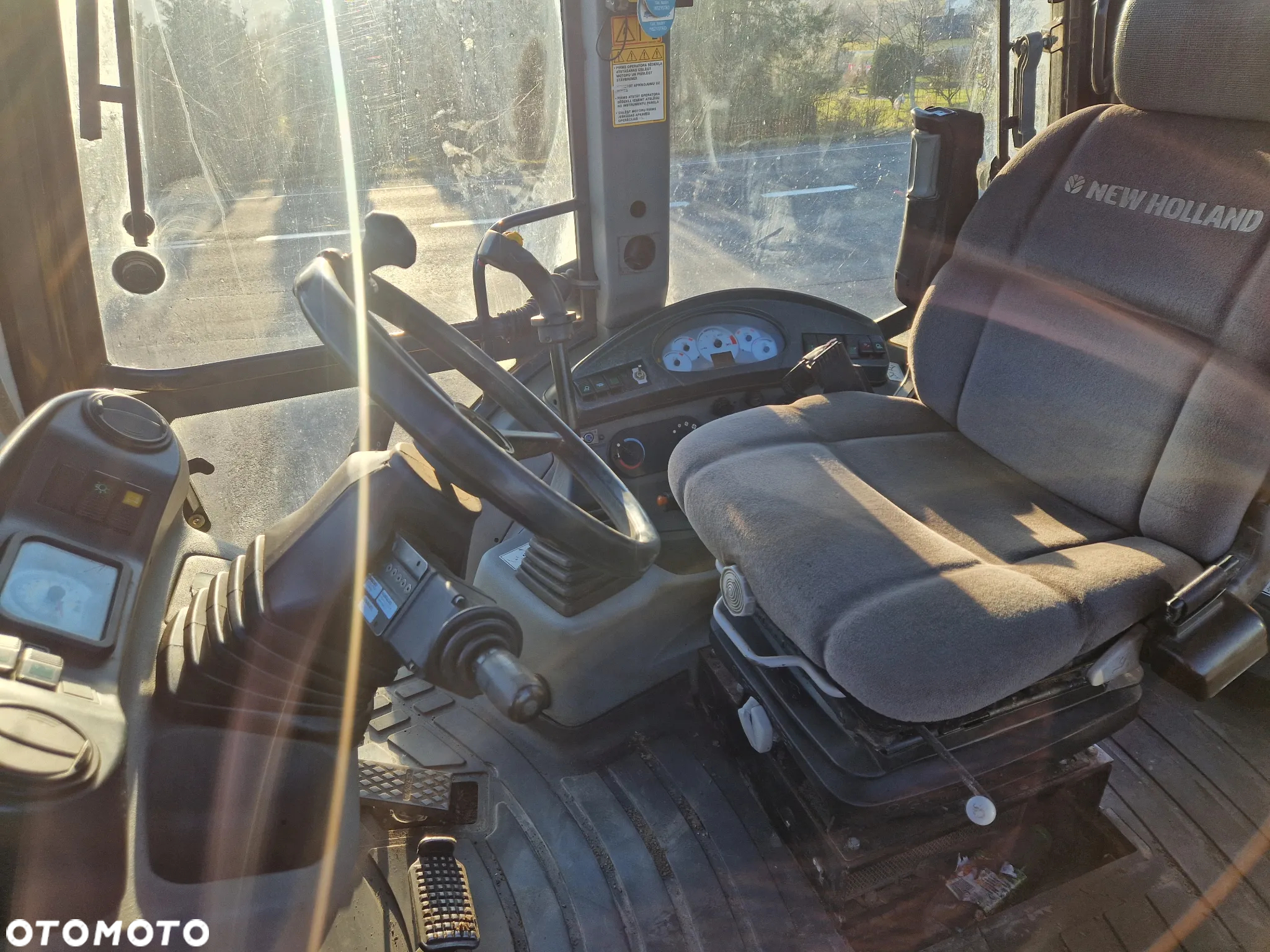 New Holland LB115 - 3