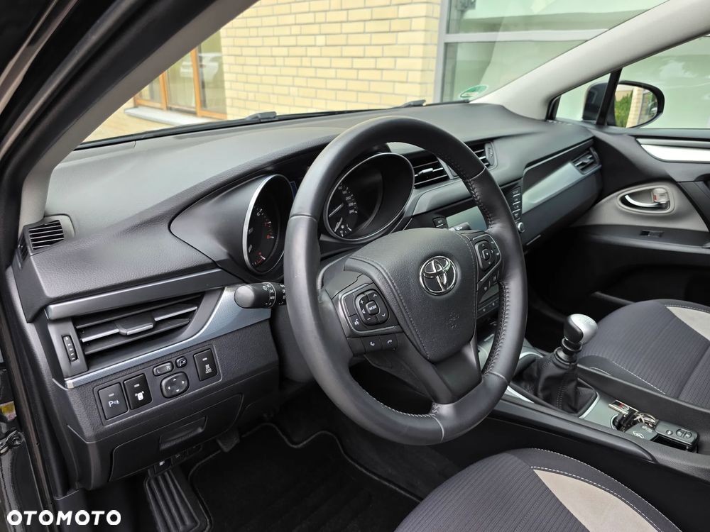 Toyota Avensis - 17