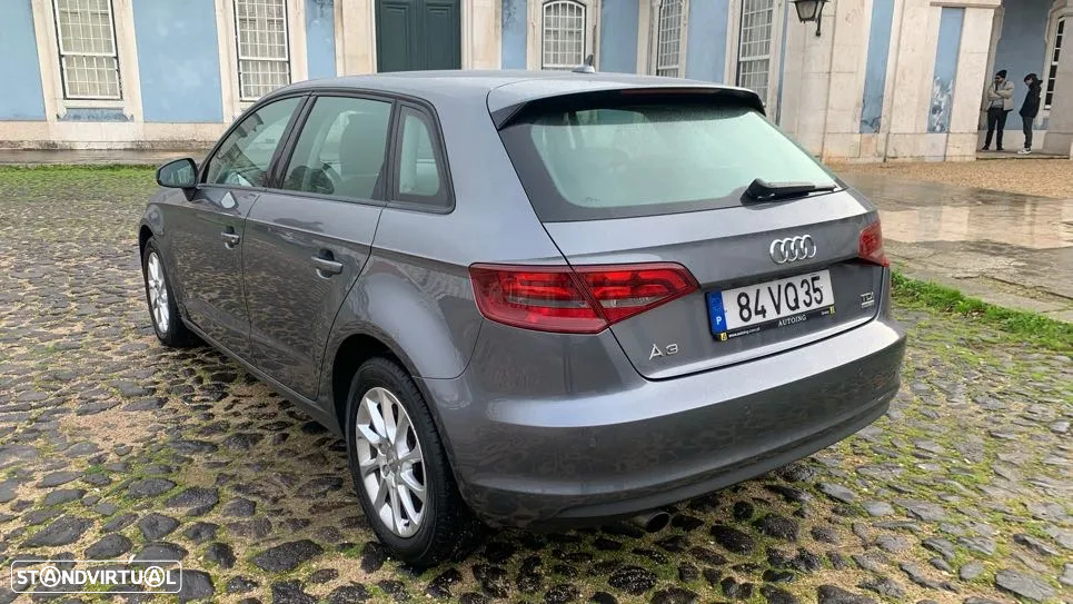 Audi A3 Sportback 1.6 TDI Attraction Ultra - 11
