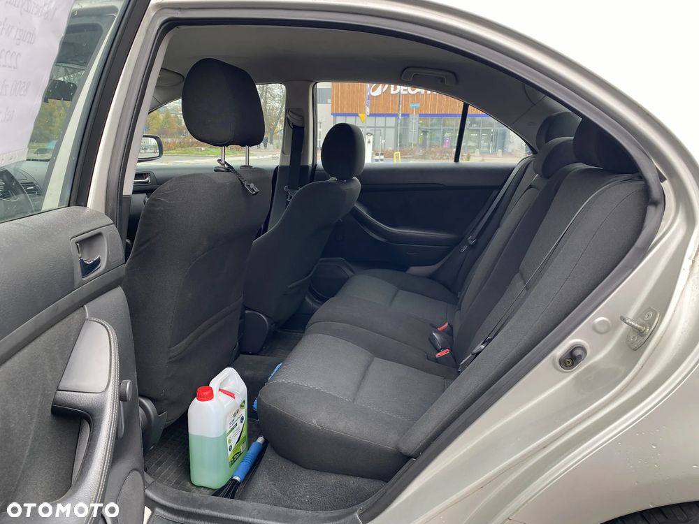 Toyota Avensis 2003 photo 4
