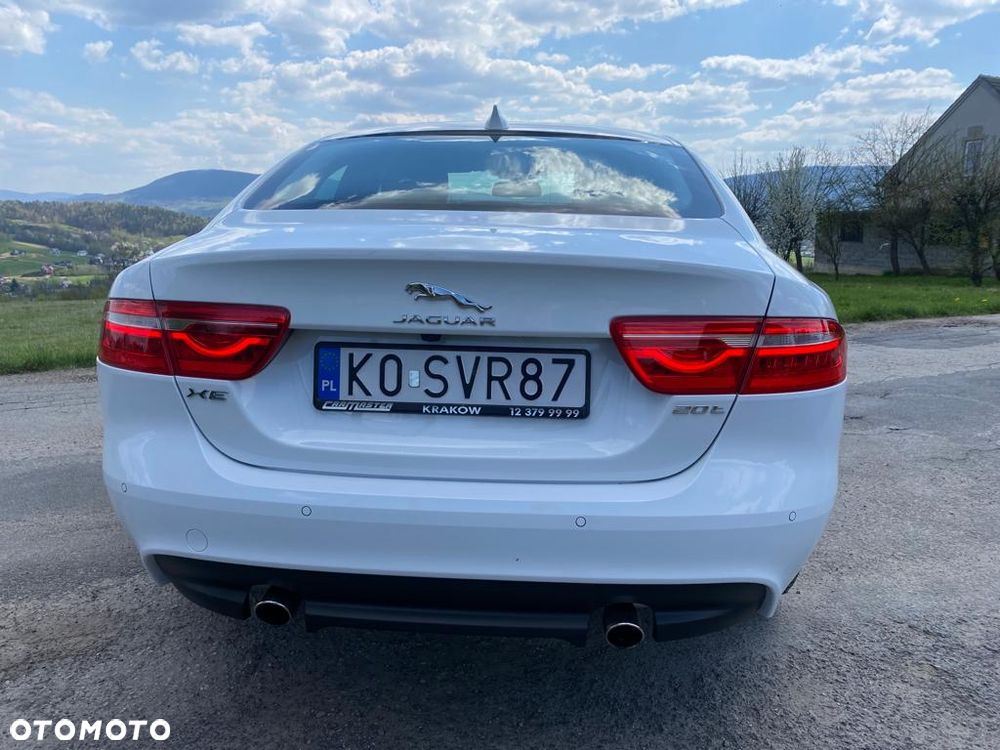 Jaguar XE 2.0 T Prestige - 6