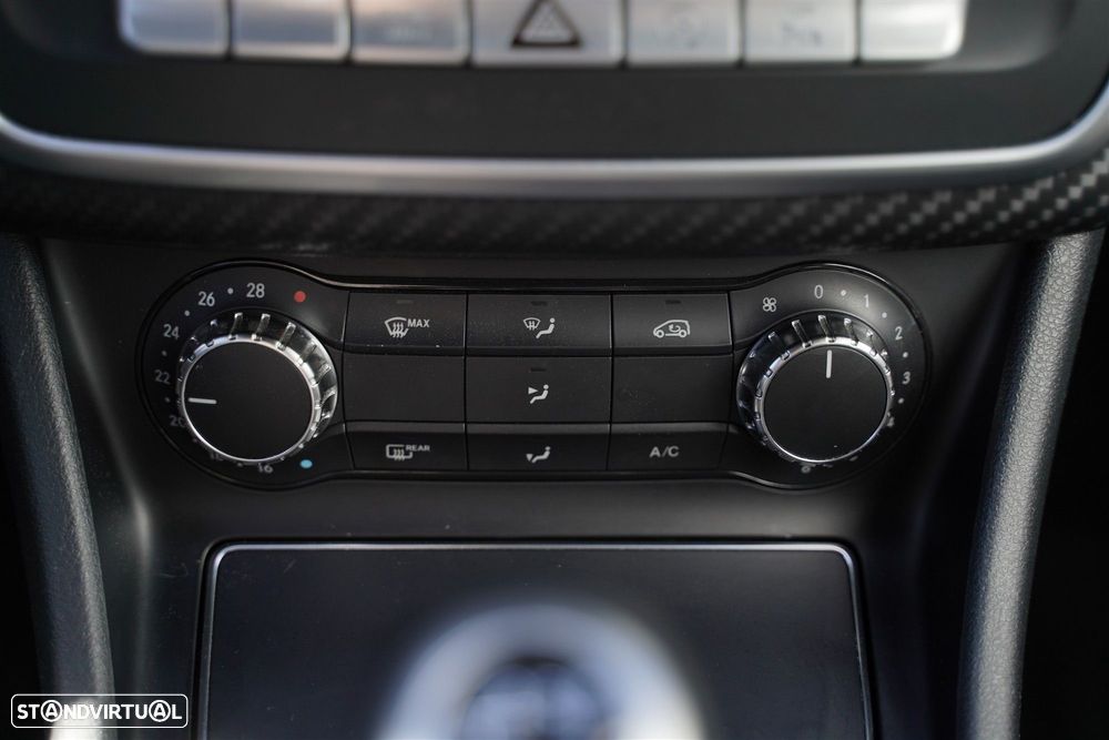 Mercedes-Benz A 180 d AMG Line - 24