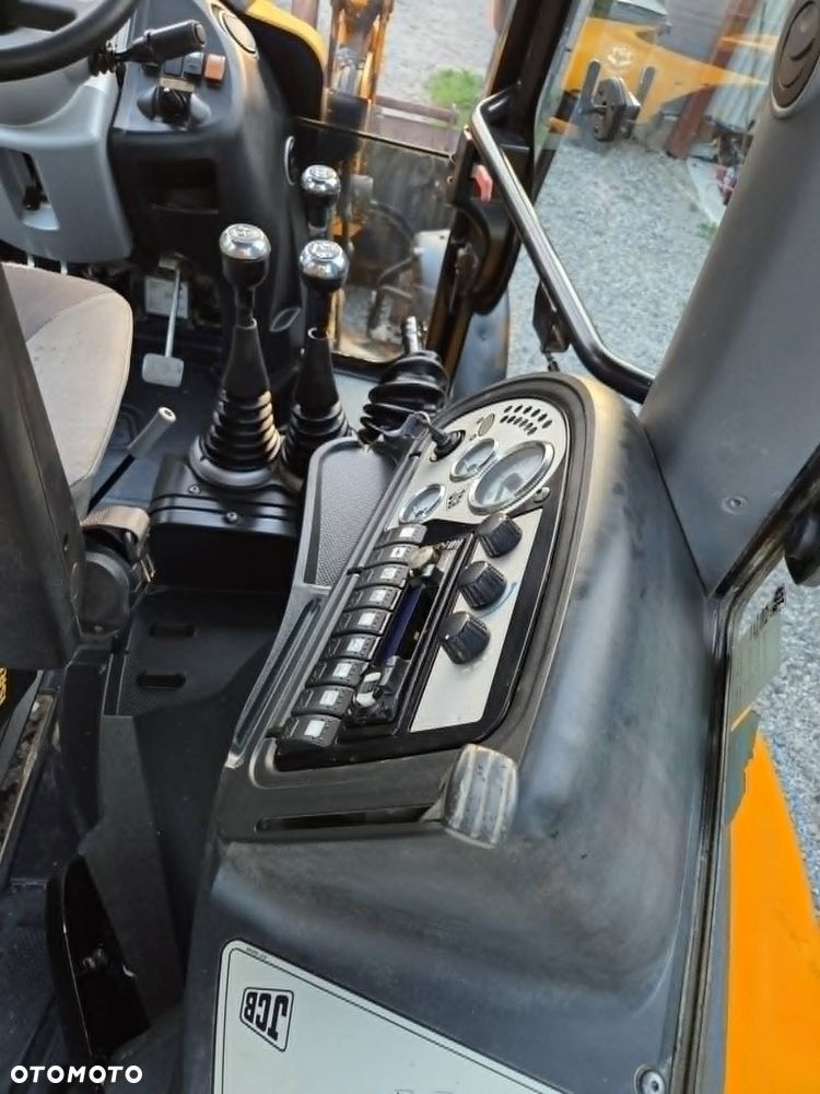 JCB 3CX - 23