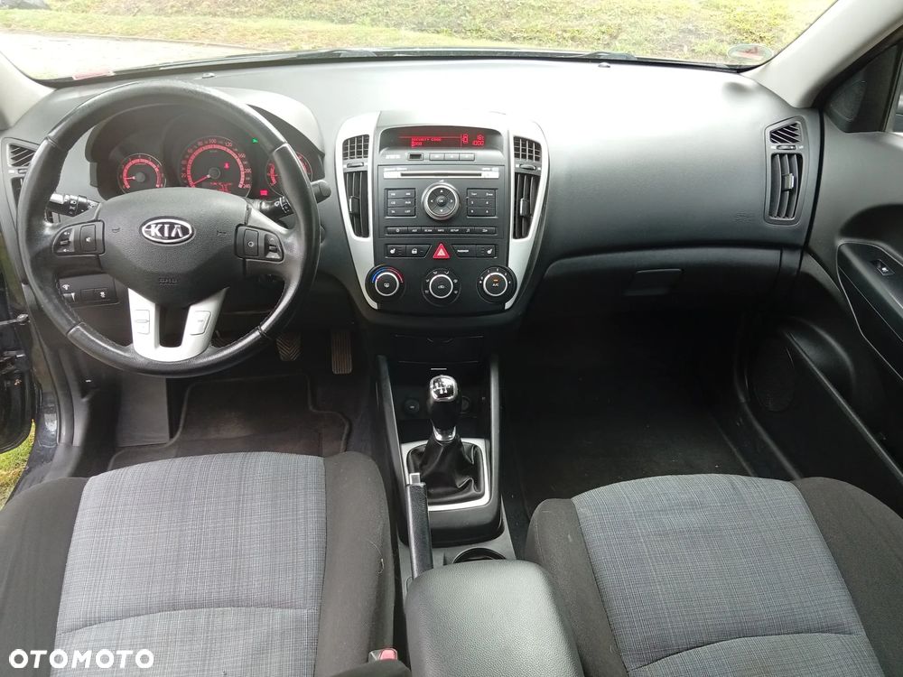 Kia Ceed - 16