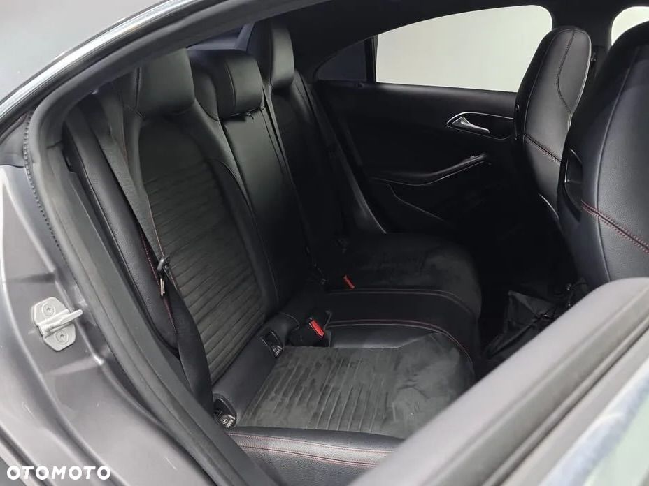 Mercedes-Benz CLA 220 7G-DCT AMG Line - 16