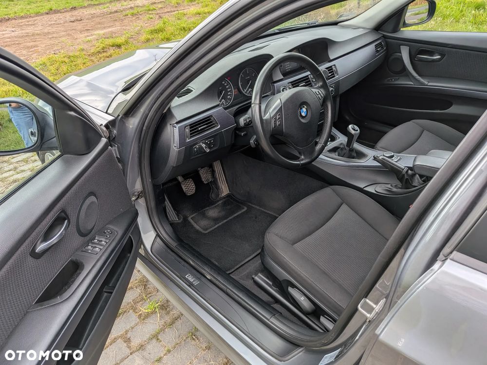 BMW Seria 3 318d - 10