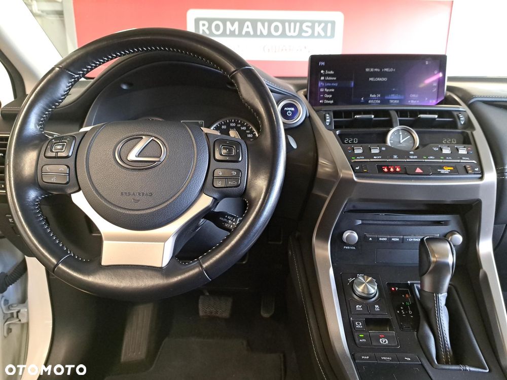 Lexus NX 300h Business Edition AWD - 19