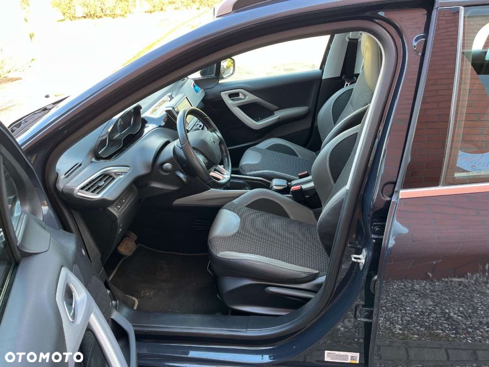 Peugeot 2008 1.2 Pure Tech GPF Allure S&S EAT6 - 22