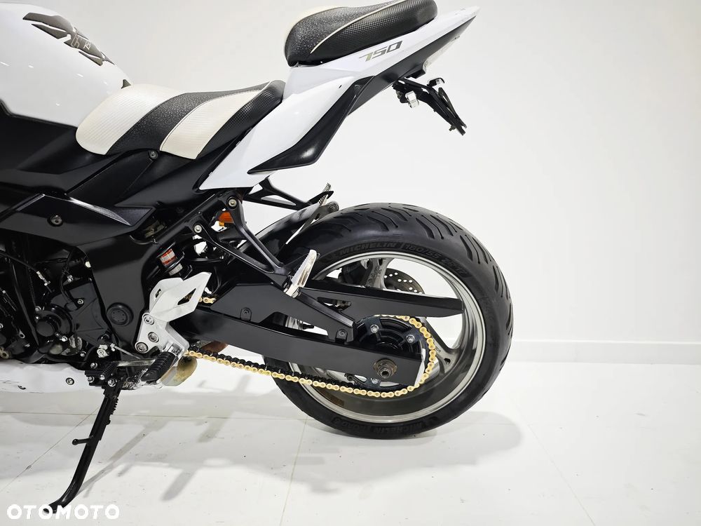 Suzuki GSR - 10
