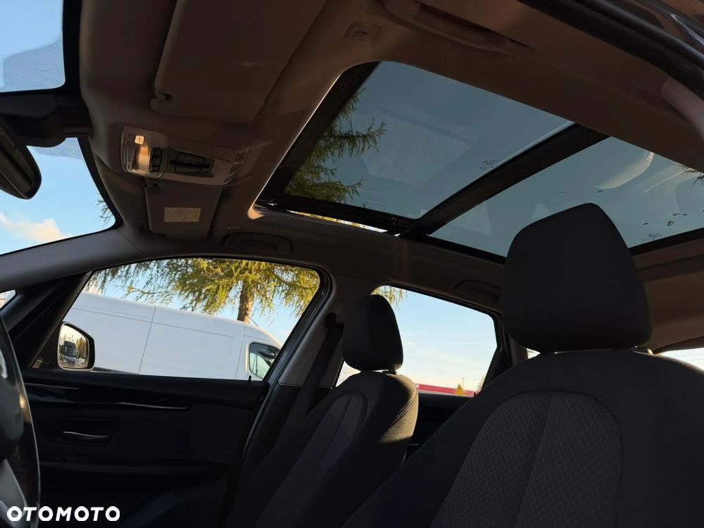 BMW Seria 2 220d Active Tourer xDrive Sport-Aut Sport Line - 7