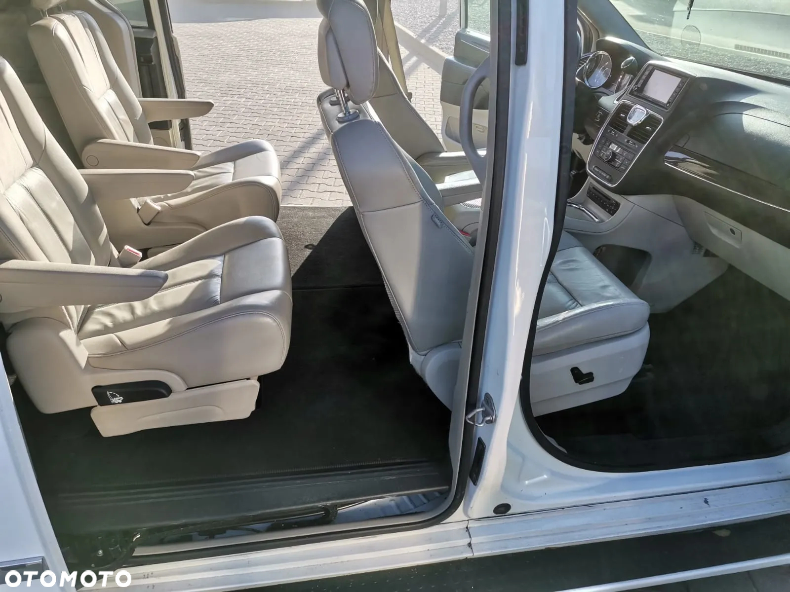 Chrysler Town & Country 3.6 Limited - 7