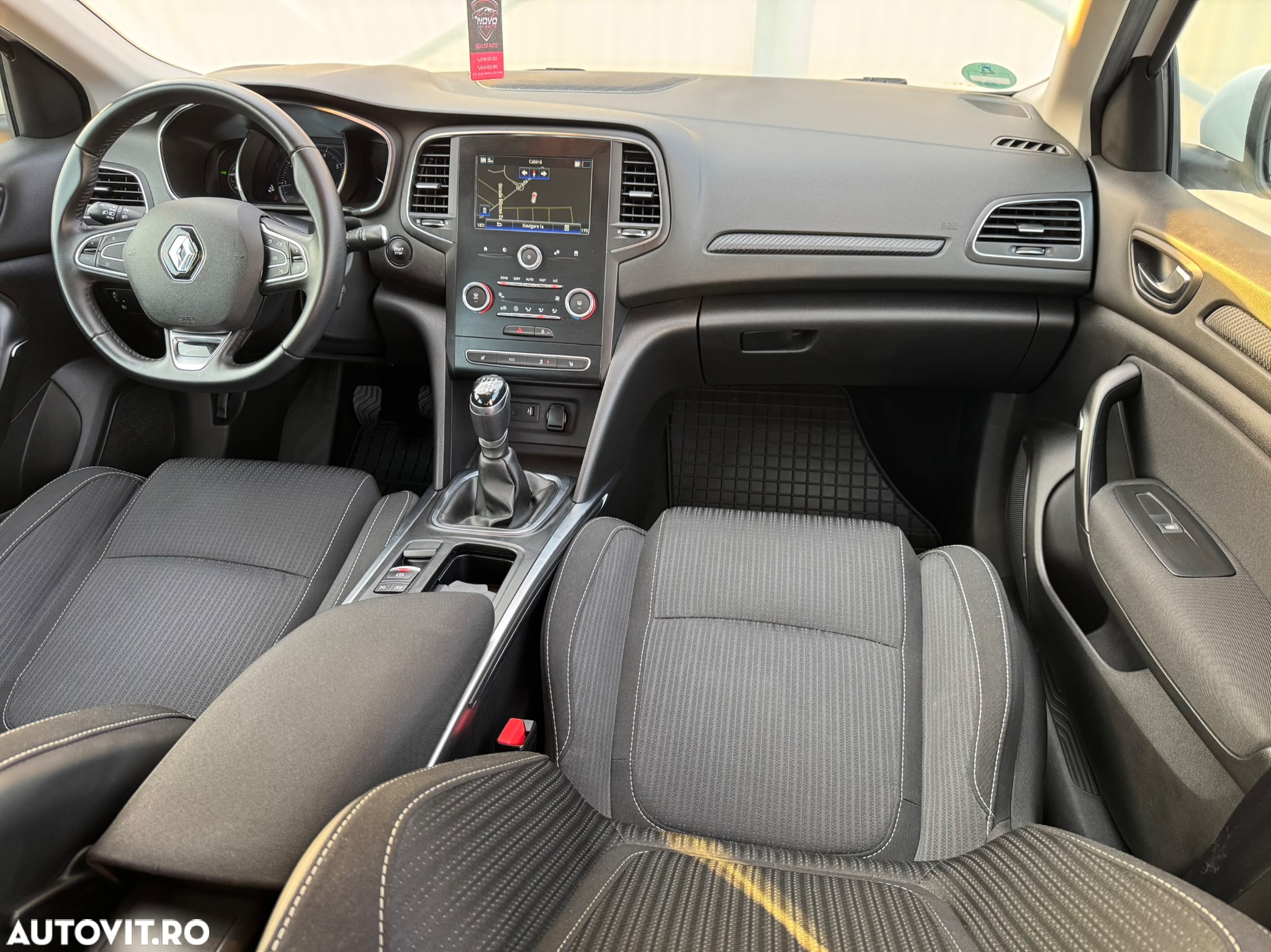 Renault Megane Grandtour TCe 140 GPF BUSINESS EDITION - 6