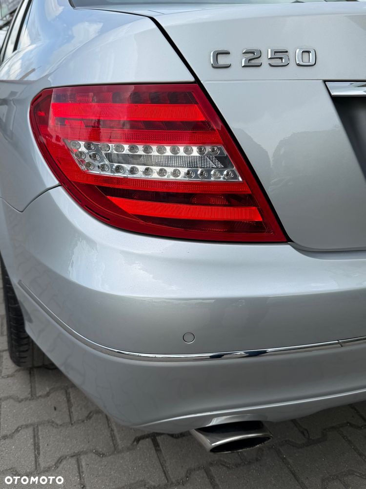 Mercedes-Benz Klasa C 250 CGI Automatik BlueEFFICIENCY Avantgarde - 12