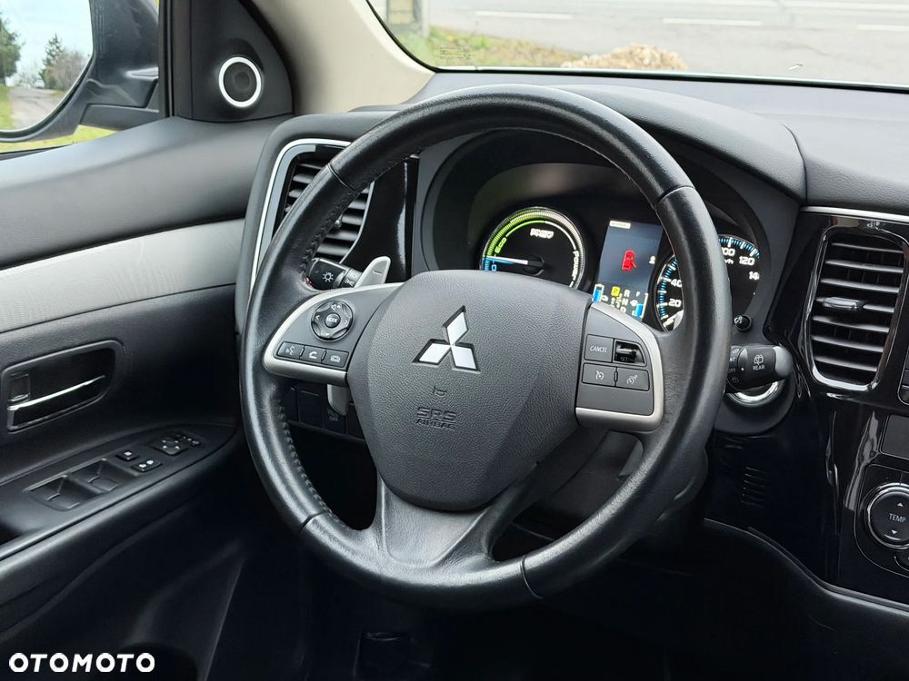 Mitsubishi Outlander - 19