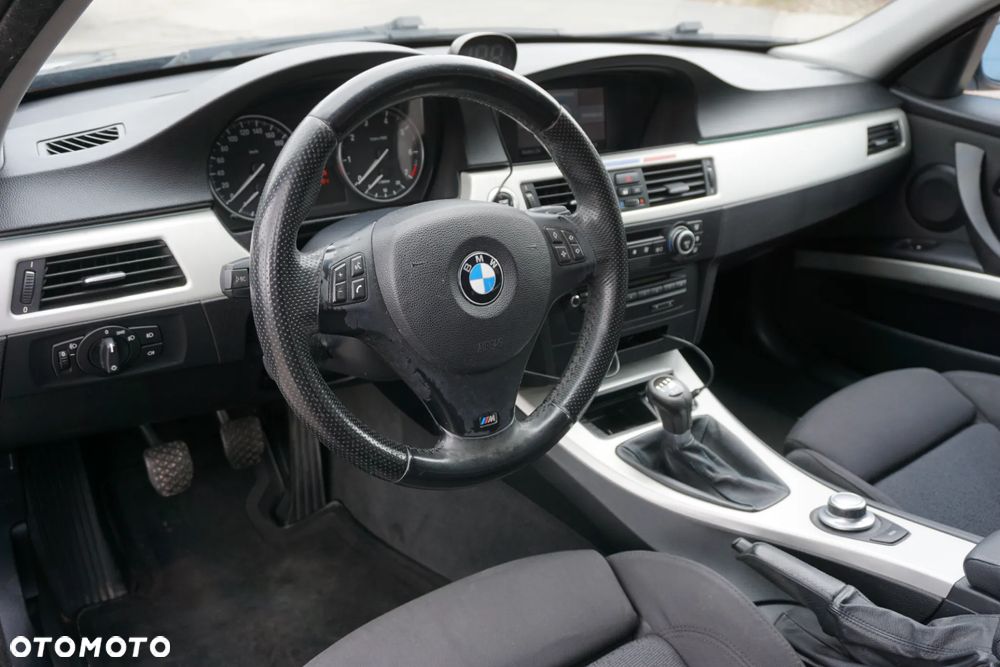 BMW Seria 3 318i Edition Sport - 9