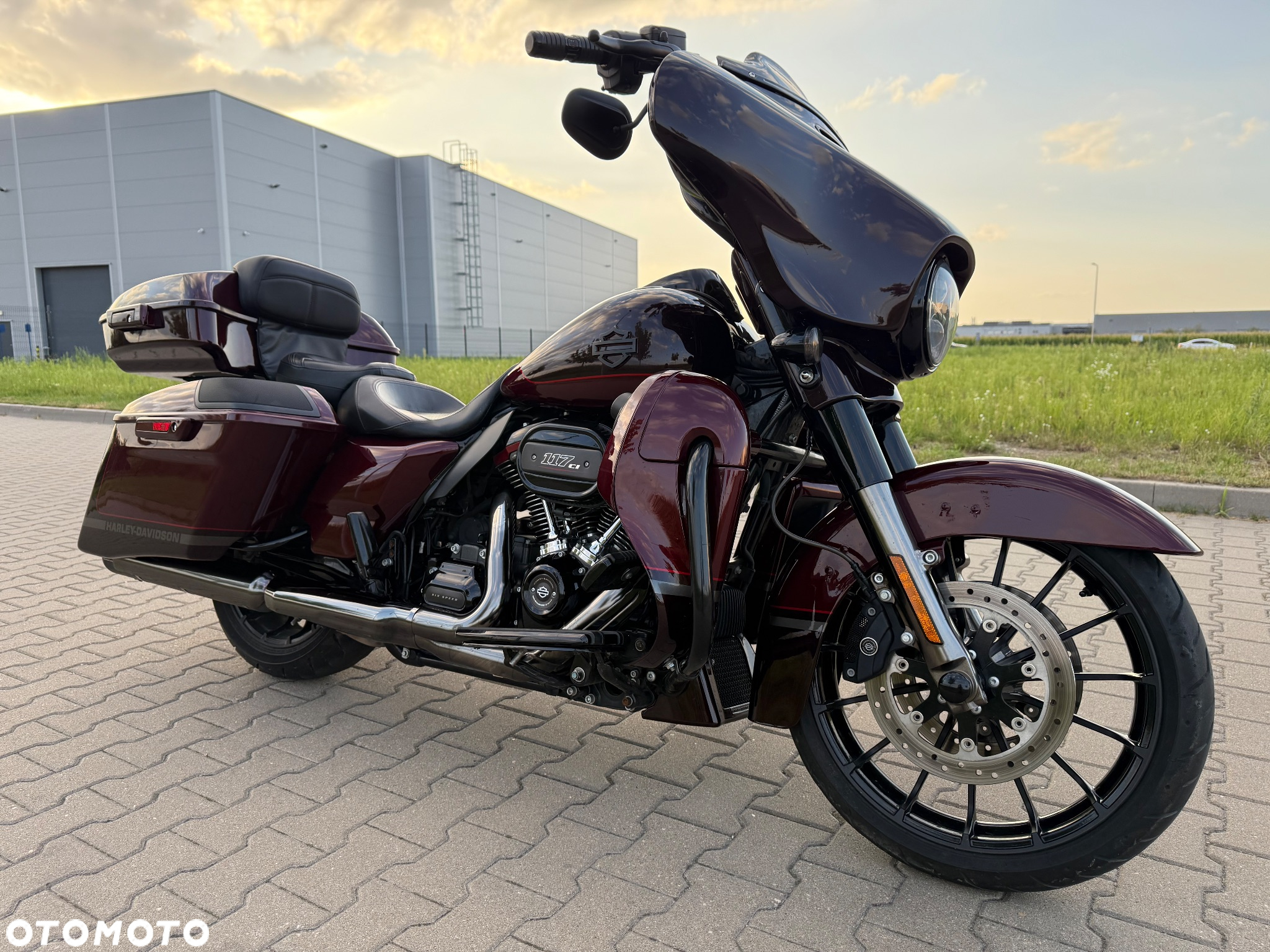 Harley-Davidson CVO Street Glide - 13