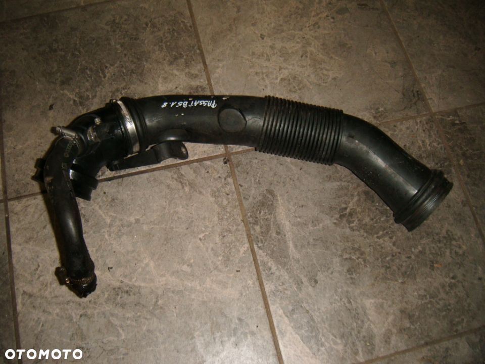 VW passat b5 rura- dolot powietrza nr 058133356d - 1