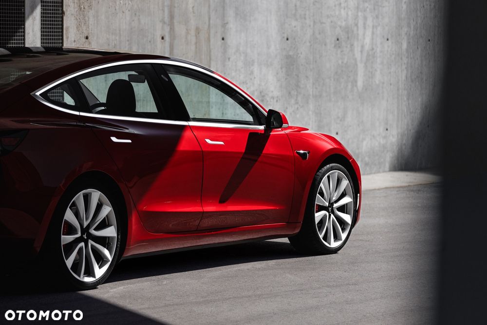 Tesla Model 3 - 8