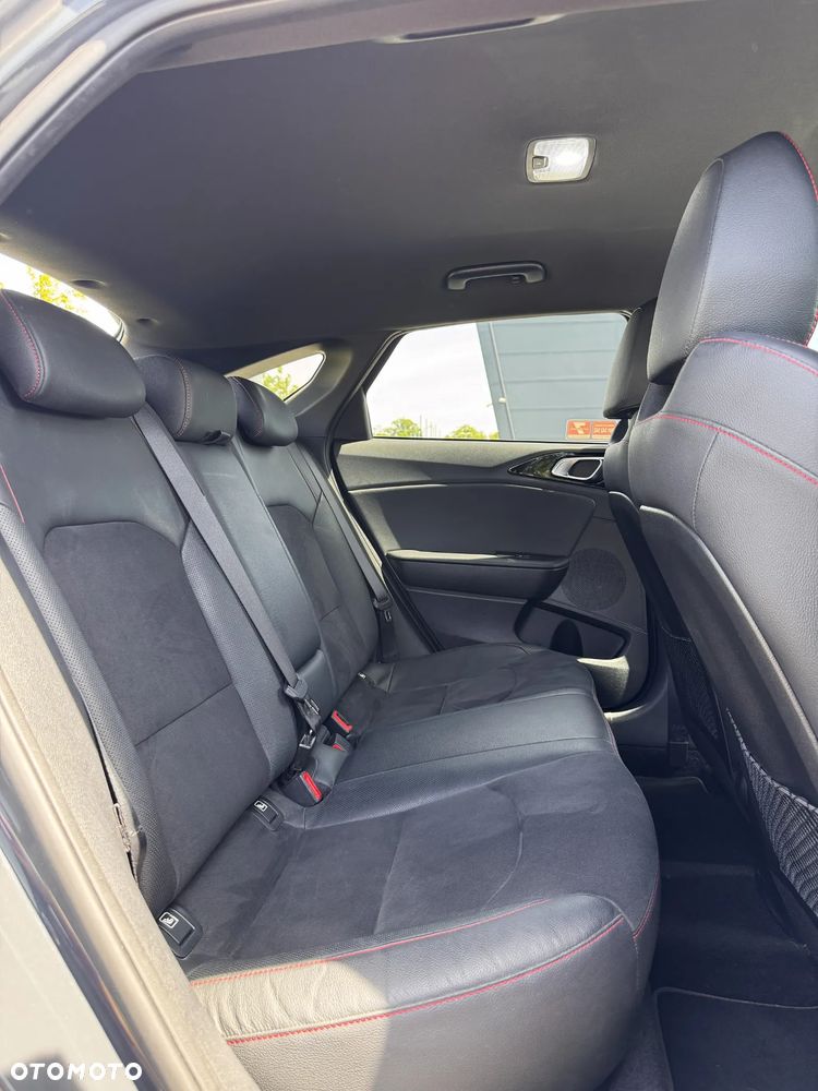 Kia ProCeed 1.6 T-GDI GT DCT - 14