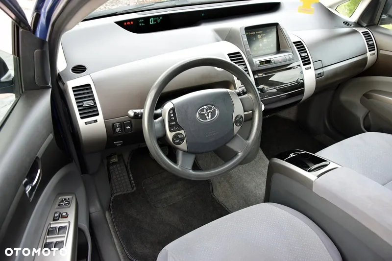 Toyota Prius (Hybrid) - 7